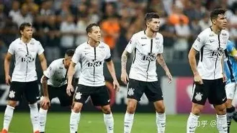 李若彤分享31年前与王祖贤合影，夸赞其友爱态度